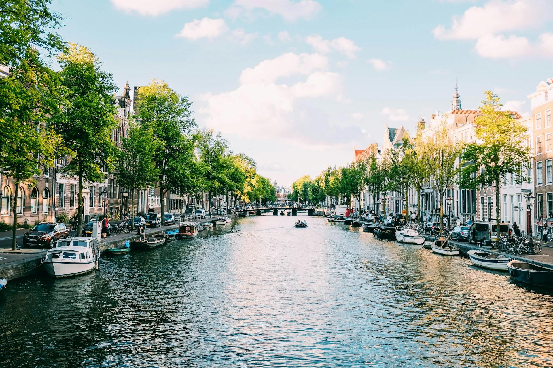 12 Cities Built Entirely Over Water