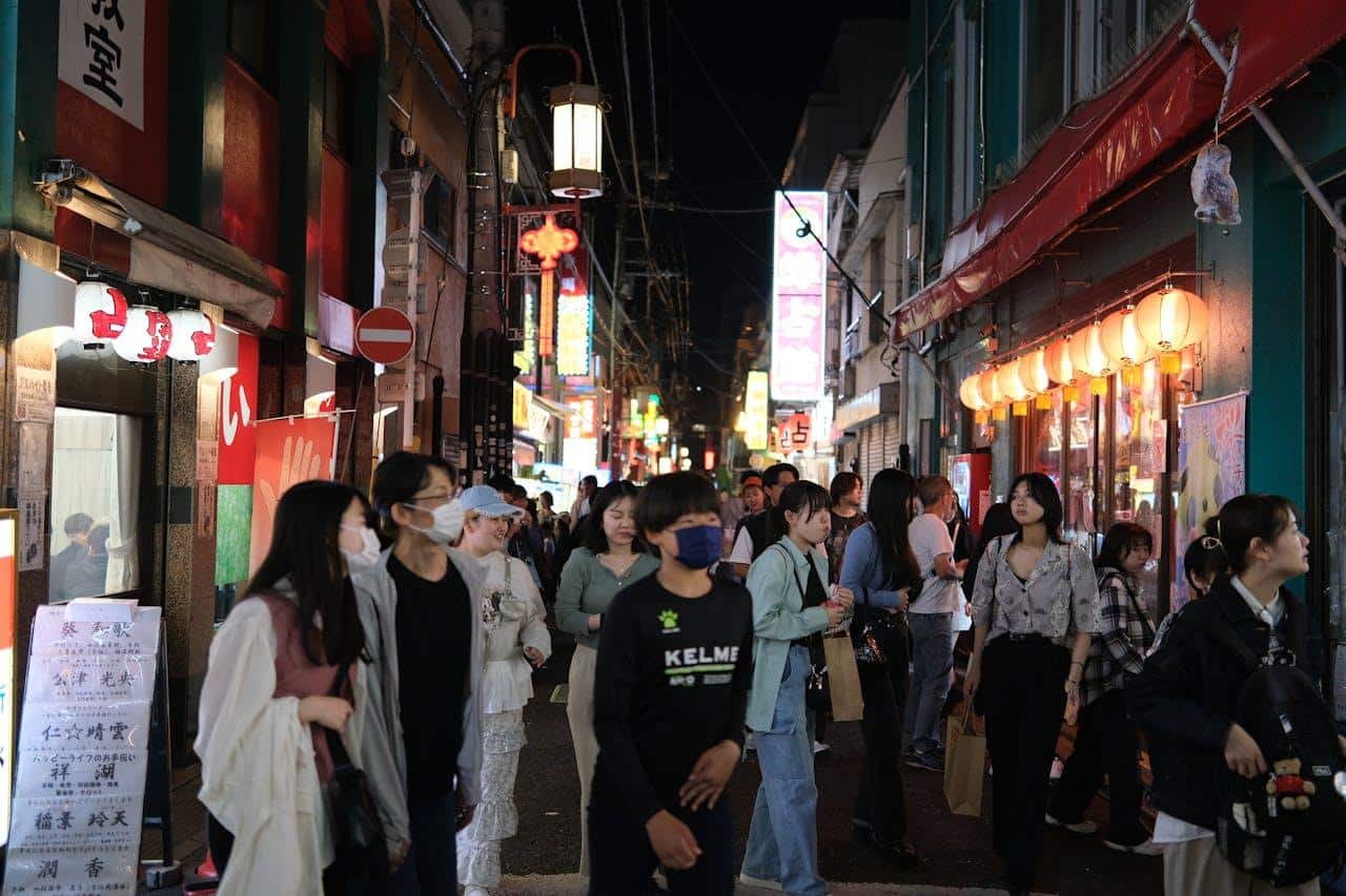 15 Japanese Etiquette Rules Tourists Break Without Realizing